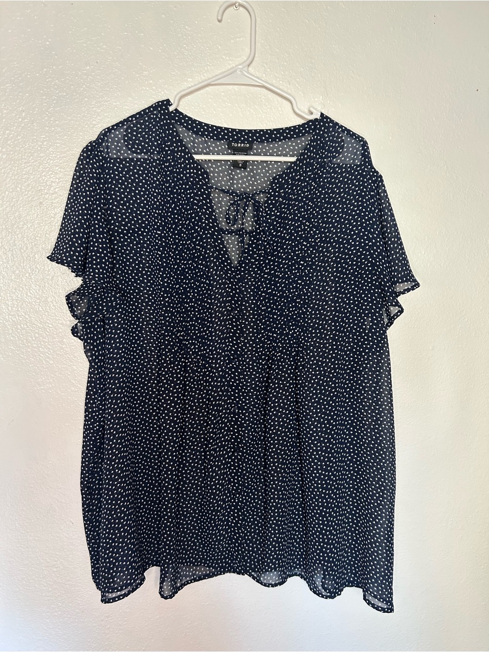 Torrid V-Neck Flutter Sleeve Blouse Navy with White Heart pattern